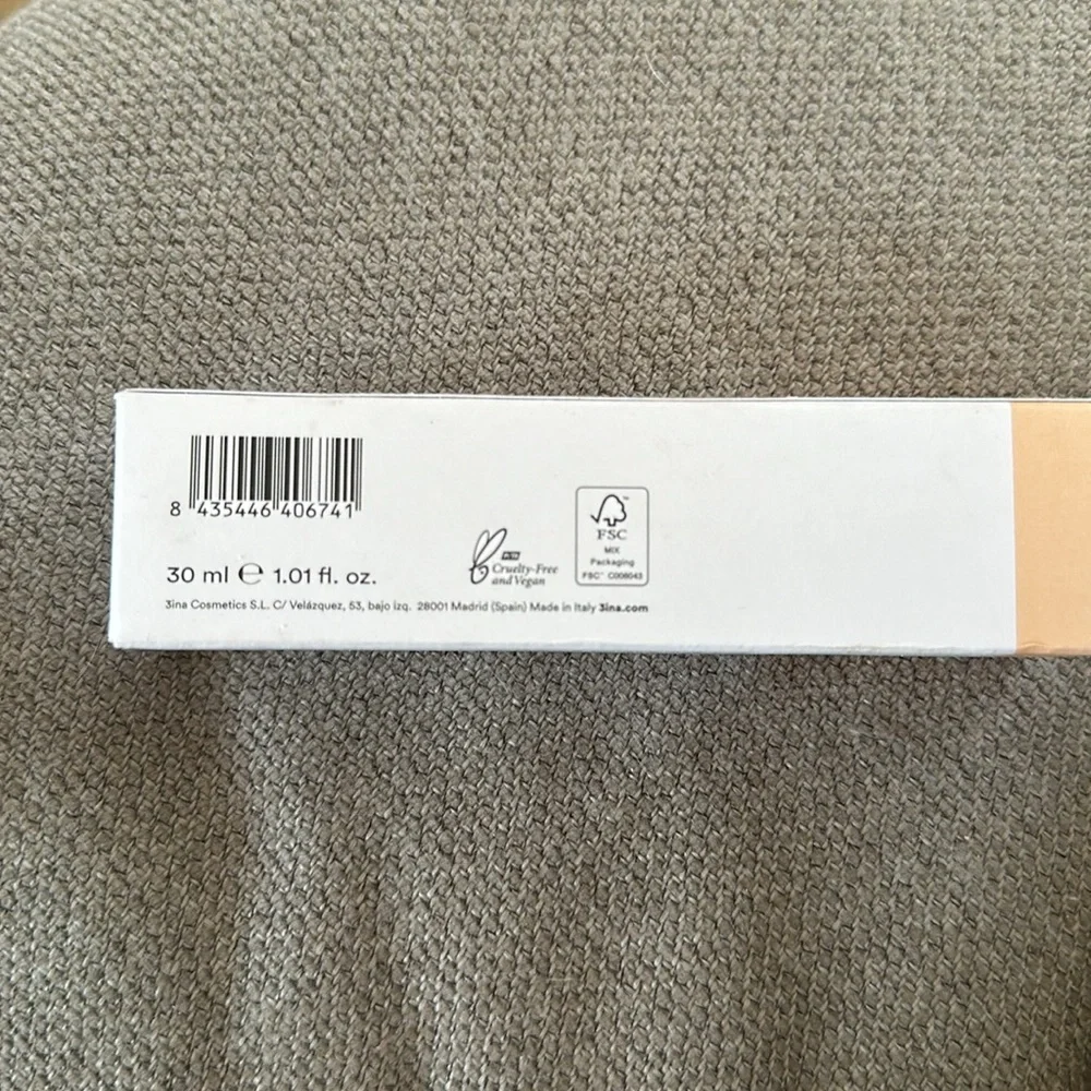 3INA The 24H Foundation Color 606 NIB NEW